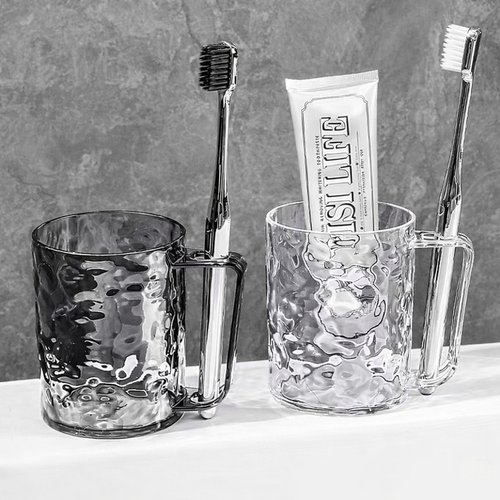 Glasbecher mit strukturierter Oberfläche
