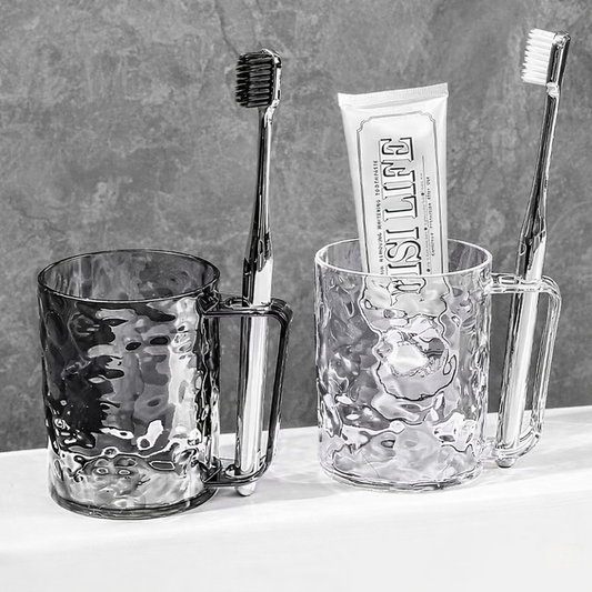 Glasbecher mit strukturierter Oberfläche